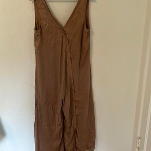 Lunya Washable Silk Double V Jumpsuit in Blush Color. Size Medium.